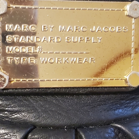 MARC BY MARC JACOBS BLACK PEBBLED LEATHER. Q HILLIER CLASSIC HOBO. GOLD PLATED. - Picture 14 of 15